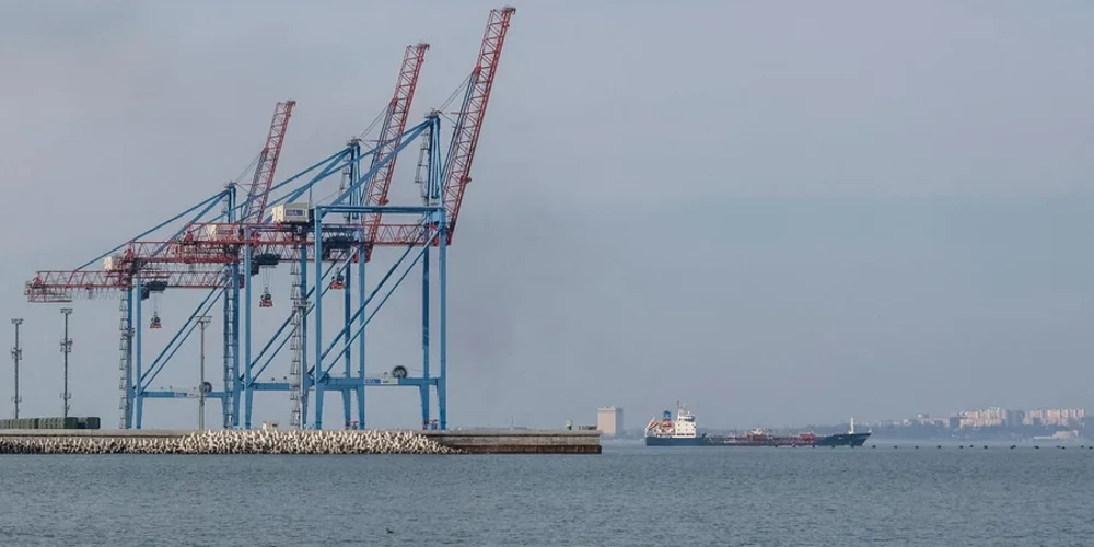 Росія двічі атакувала судно з кукурудзою біля Одещини: двоє моряків зникли безвісти