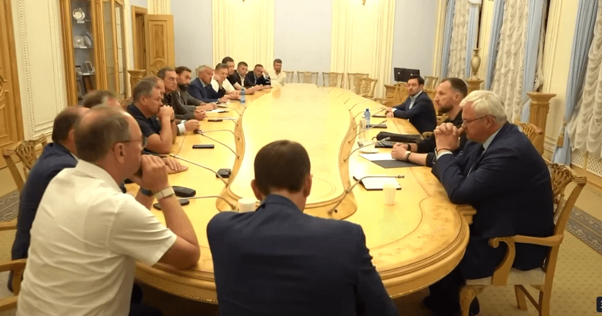 Сибіга та Хмара готуються до голосування у Раді: понад п’ять годин переговорів з депутатами