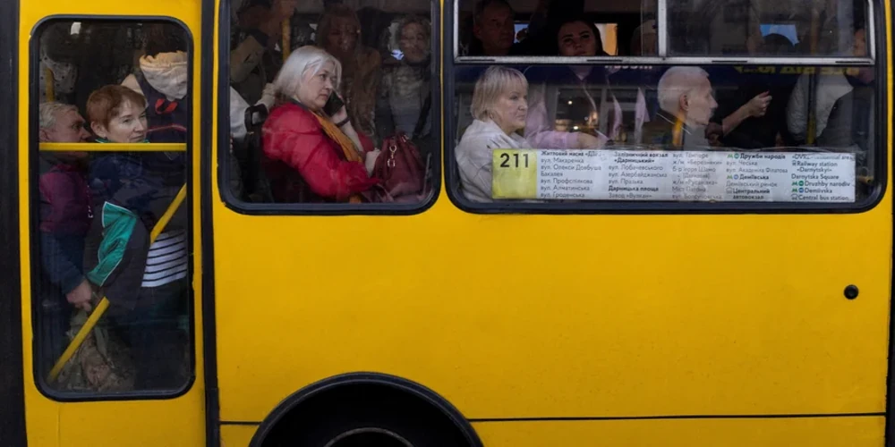 Північний міст у Києві після удару: як курсують автобуси та тролейбуси